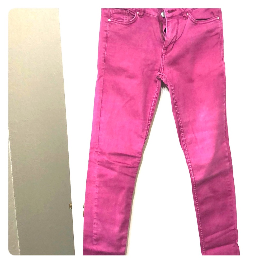 Size 4 H&M’s skinny jeans.